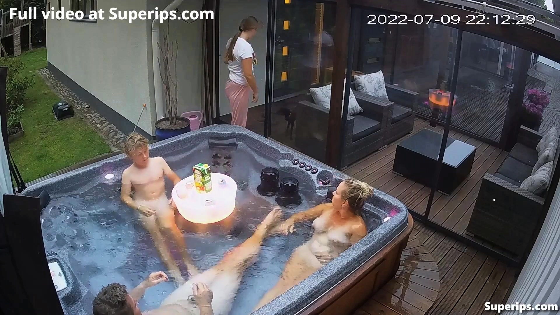 Kostenlose HD-Mobilpornovideos – Ipcam - German Nudist Family Enjoys The  Jacuzzi – – HD21.com